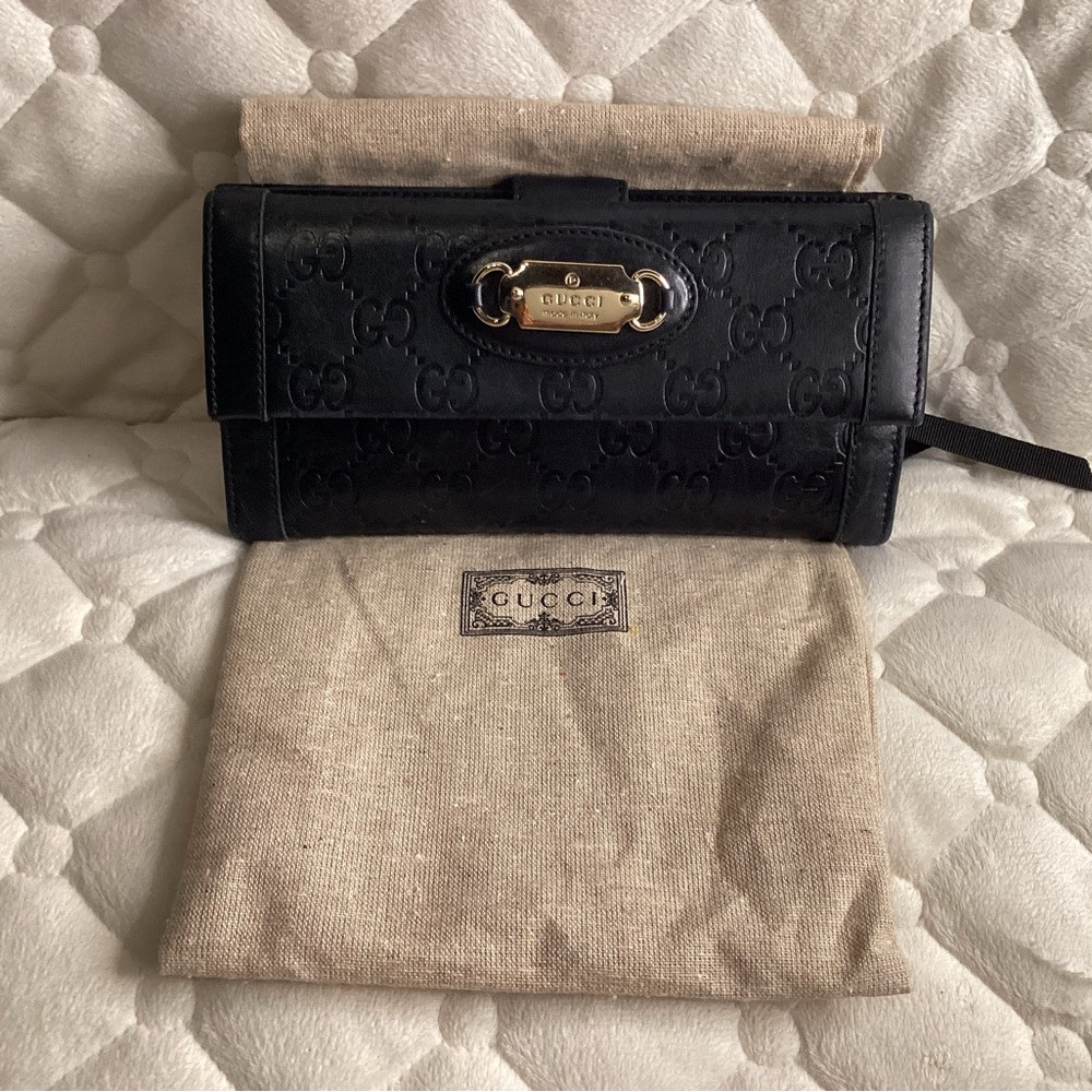 Gucci GG leather bifold wallet with unbranded 47” crossbody chain.